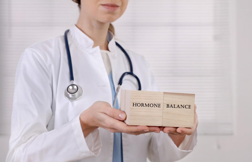 Leia mais sobre o artigo Qual é a diferença entre hormônios sintéticos e hormônios bioidênticos?